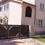 House Maric פורץ